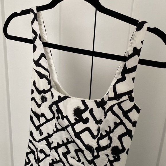 French Connection. Midi dress. Great condition. Worn once. Size 2 - Picture 2 of 4